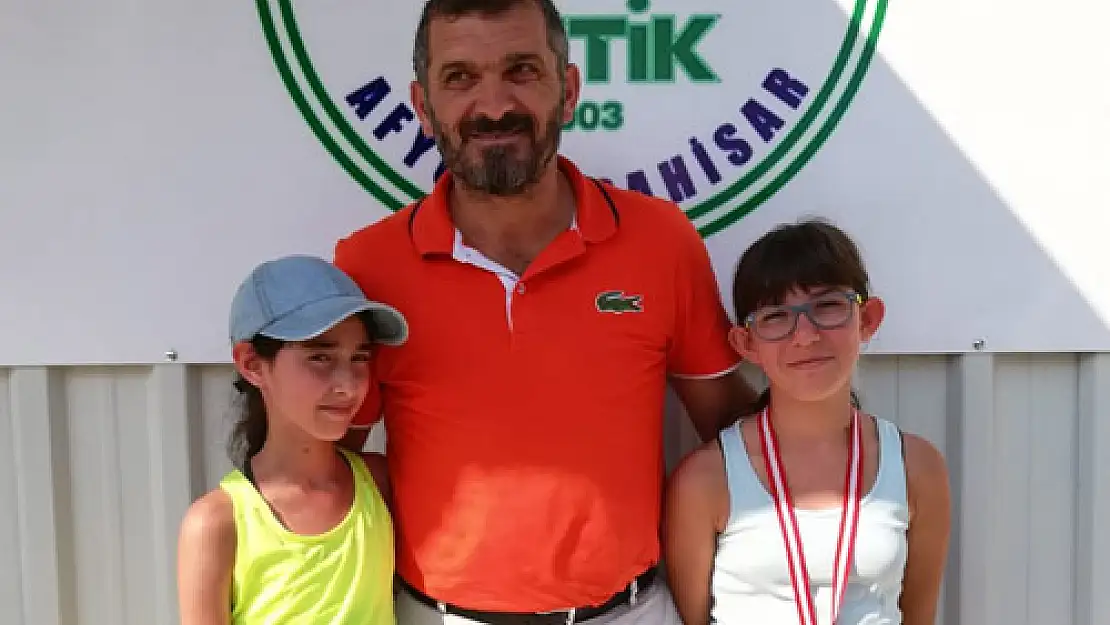 14 Yaş Hafta Sonu Tenis Turnuvası tamamlandı