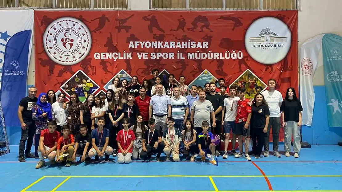 15 Temmuz Şehitleri anısına badminton turnuvası düzenlendi