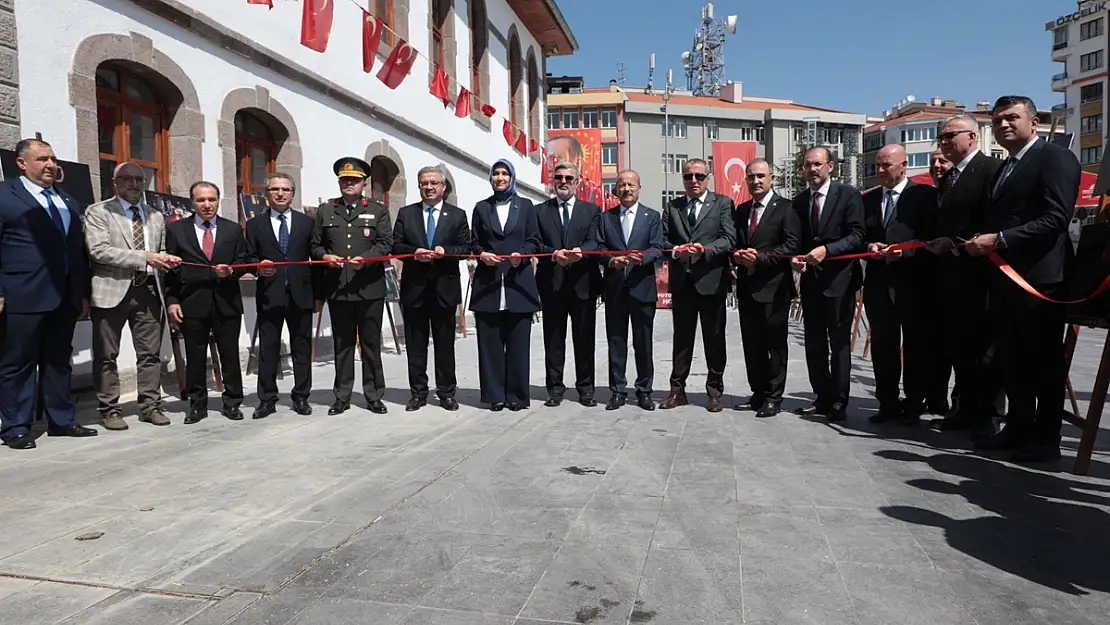 '15 Temmuz Türk Milleti'nin Cesaretini, Muhteşem Direnişini Anlatıyor'