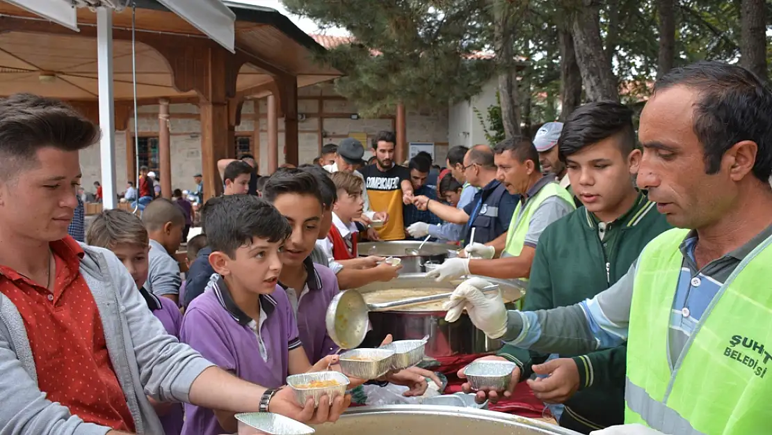 2,5 ton aşure dağıtıldı