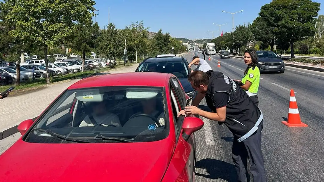 325 Yolcuya Narkotik İle İlgili Bilgi Verildi