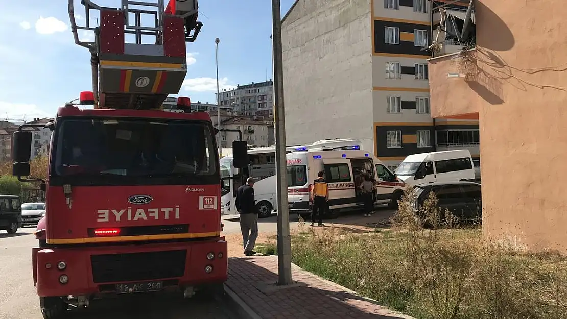 4 katlı bina yangınında 3’ü çocuk, 1’i hamile 2 kadın dumandan etkilendi