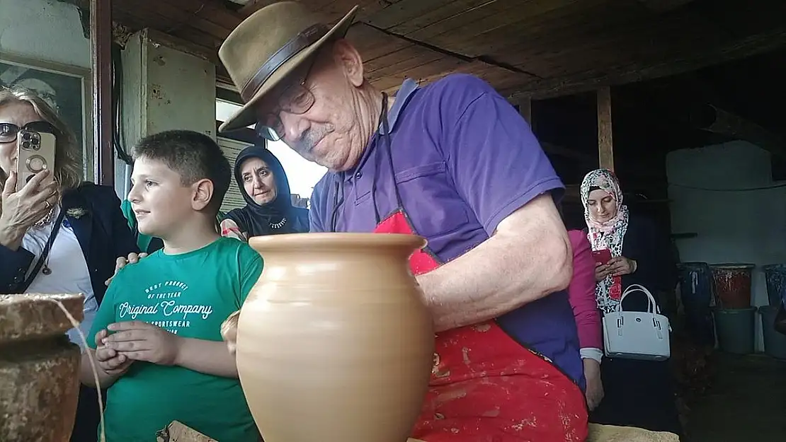 68 yılını çömlekçiliğe adadı