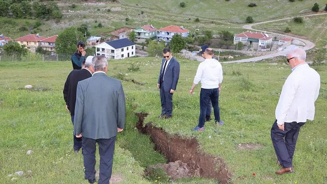 700 nüfuslu köyde heyelan meydana geldi