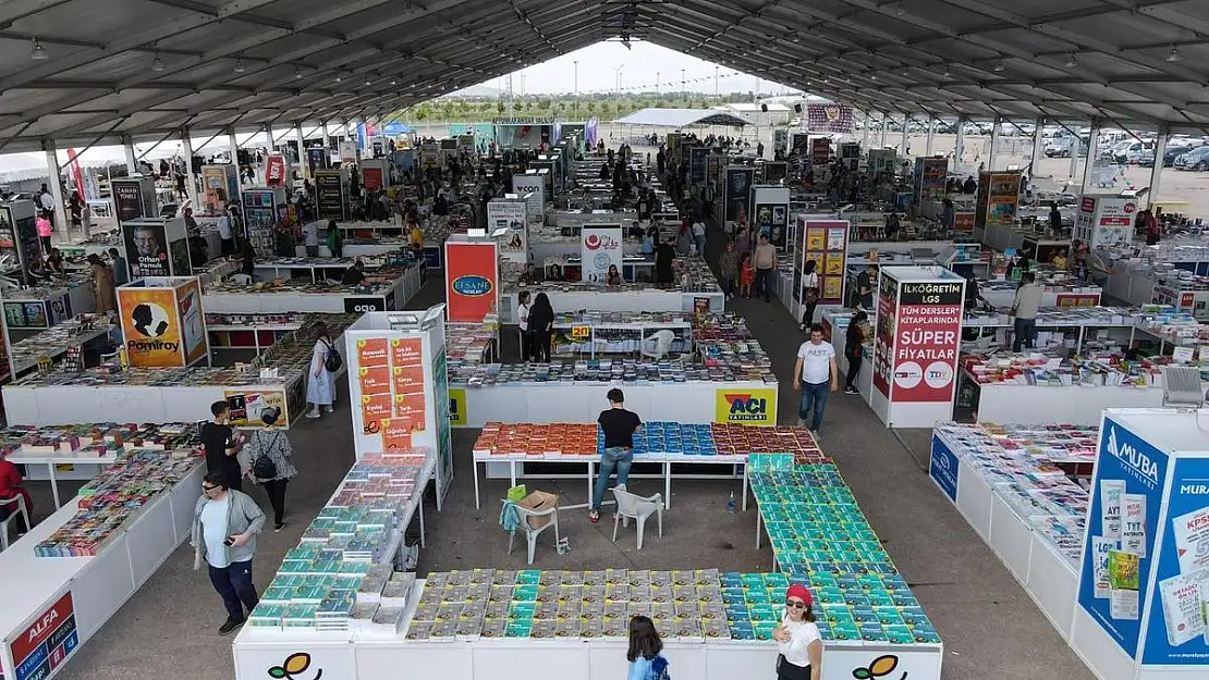 9 gün açık kalan kitap fuarını 100 binden fazla kişi ziyaret etti