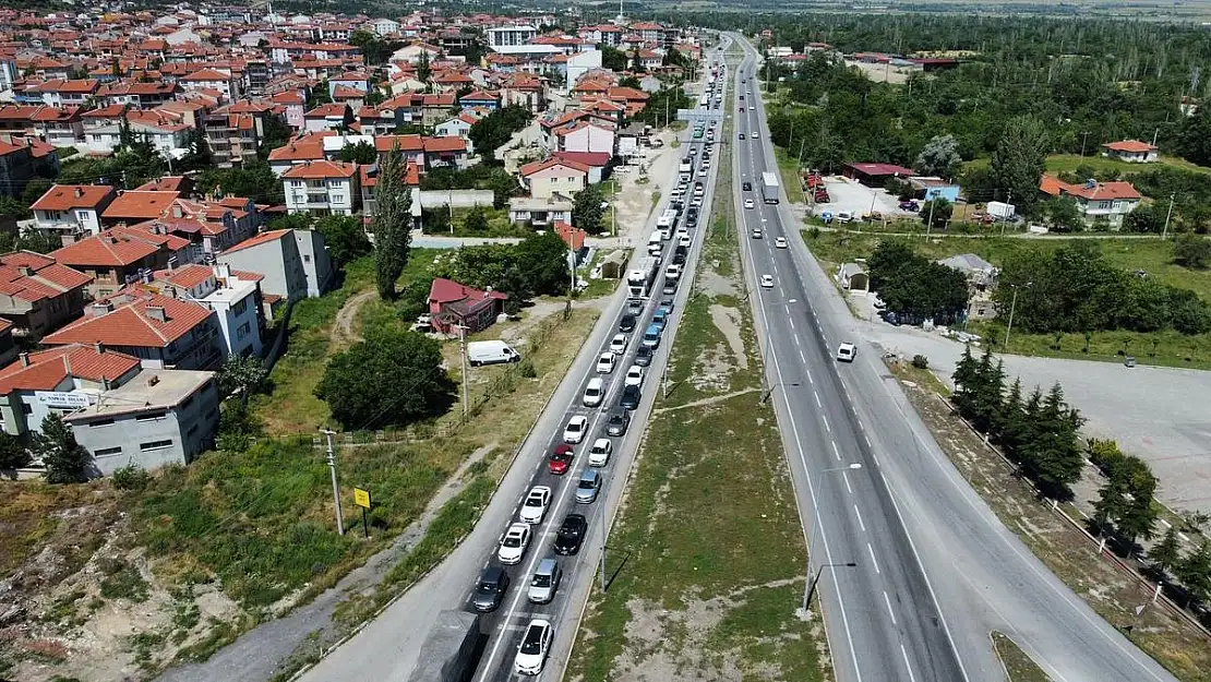 9 günlük tatilde Afyonkarahisar'dan 1 milyon 300 bine yakın araç geçti