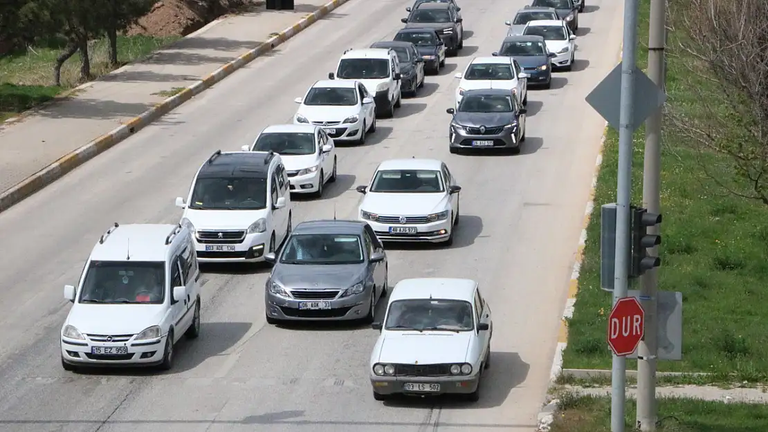 9 Günlük Tatilde Afyonkarahisar'dan 4 Milyonun Üzerinde Araç Geçişi Oldu