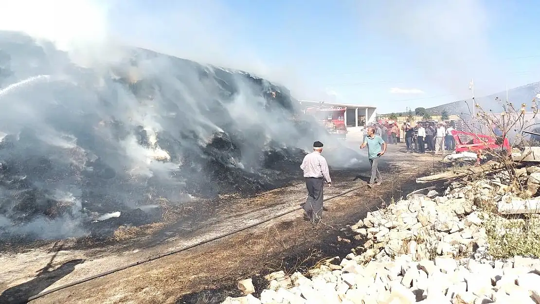 9 saatte söndürülen yangında 5 bin balya saman kül oldu