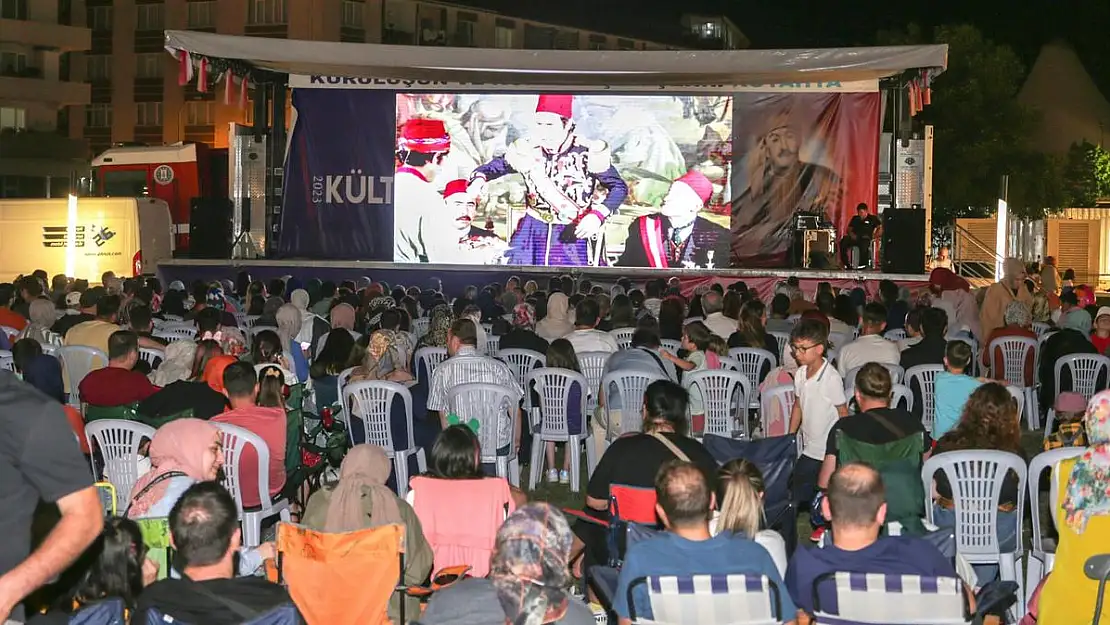 Açık havada Tosun Paşa filmine yoğun ilgi