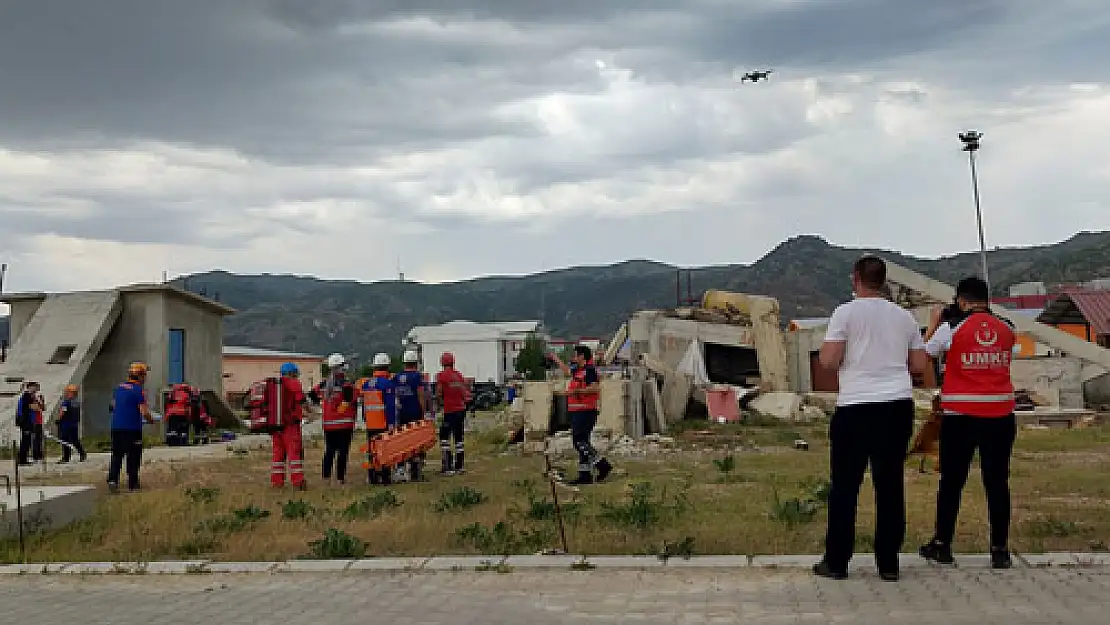 AFSÜ öğrencileri UMKE tatbikatına katıldı