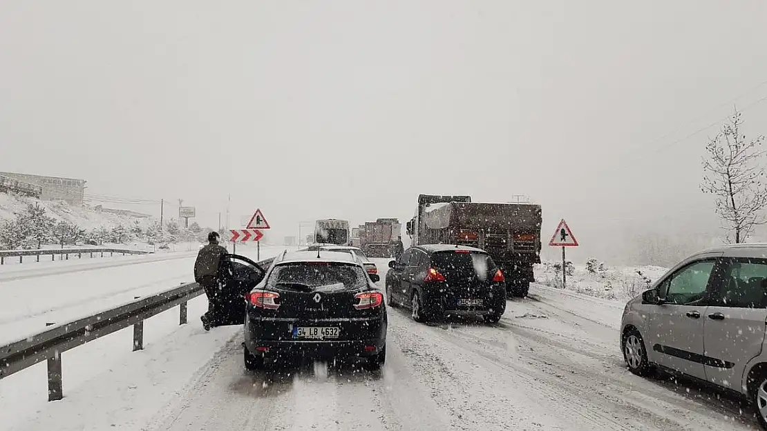 Afyon-Ankara karayolu tek yönlü olarak bir süre ulaşıma kapandı