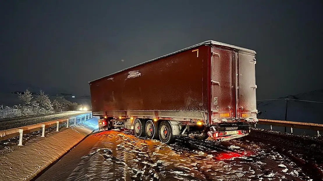 Afyon-Antalya yolu 1 saat kapalı kaldı