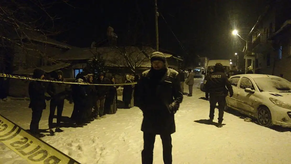 Afyon Bayat’ta bir kadın boğazı kesilerek öldürüldü