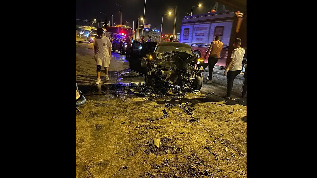 Afyon'da Korkutan Kaza, 1 Ölü Ve Çok Sayıda Yaralı Var