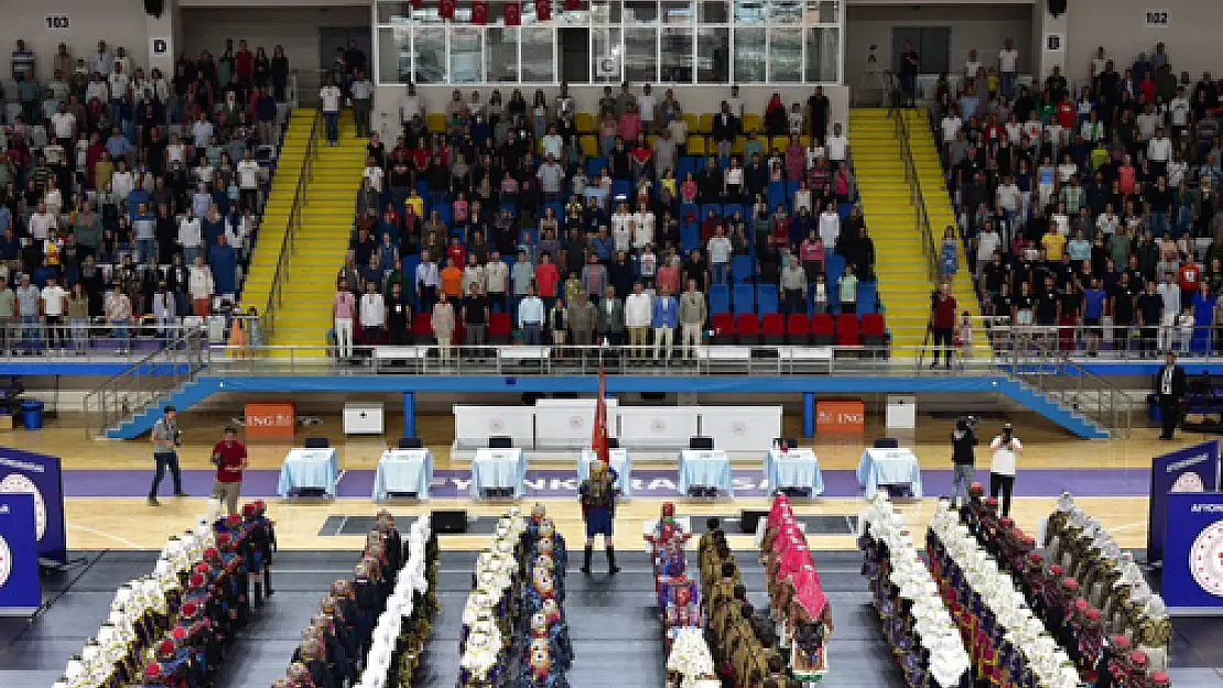 Afyon Halk Oyunları bölge finalistlerini ağırladı