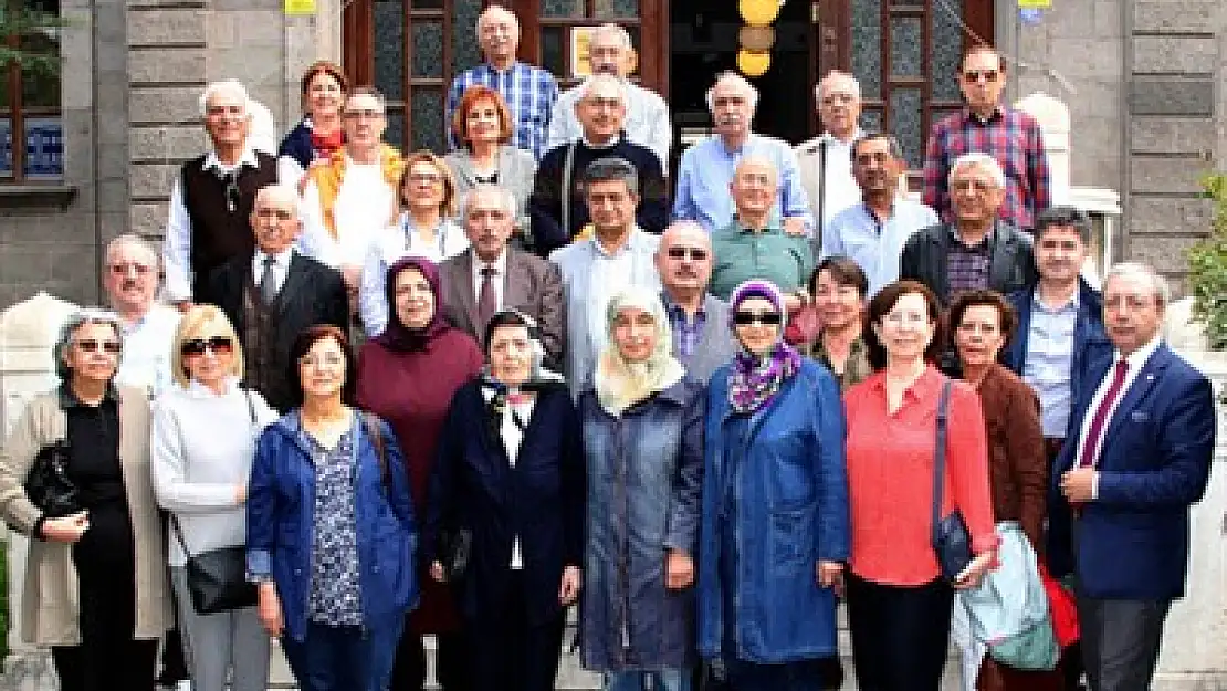 Afyon Lisesi'nin ilk mezunları 50 yıl sonra buluştular