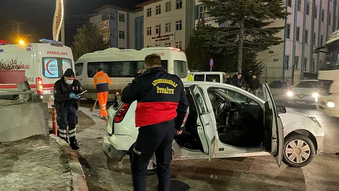 Afyon Merkez’de trafik kazası: 3 yaralı