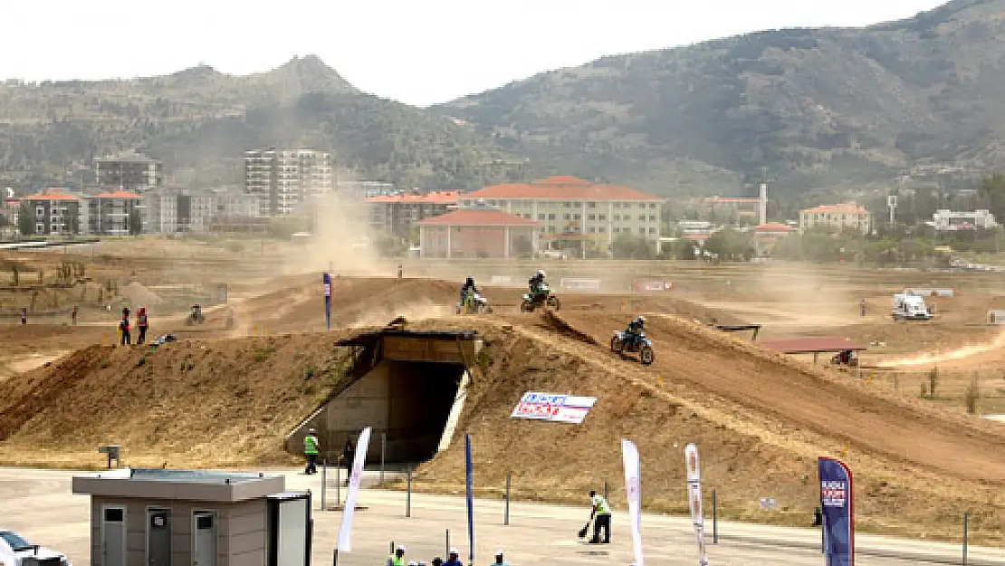 Afyon Motor Sporları Merkezi’ne Rumen antrenörden övgü