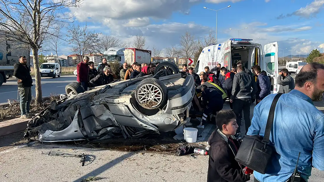 Afyon'da Ağaca Çarpıp Devrilen Otomobil Sürücüsü Hayatını Kaybetti