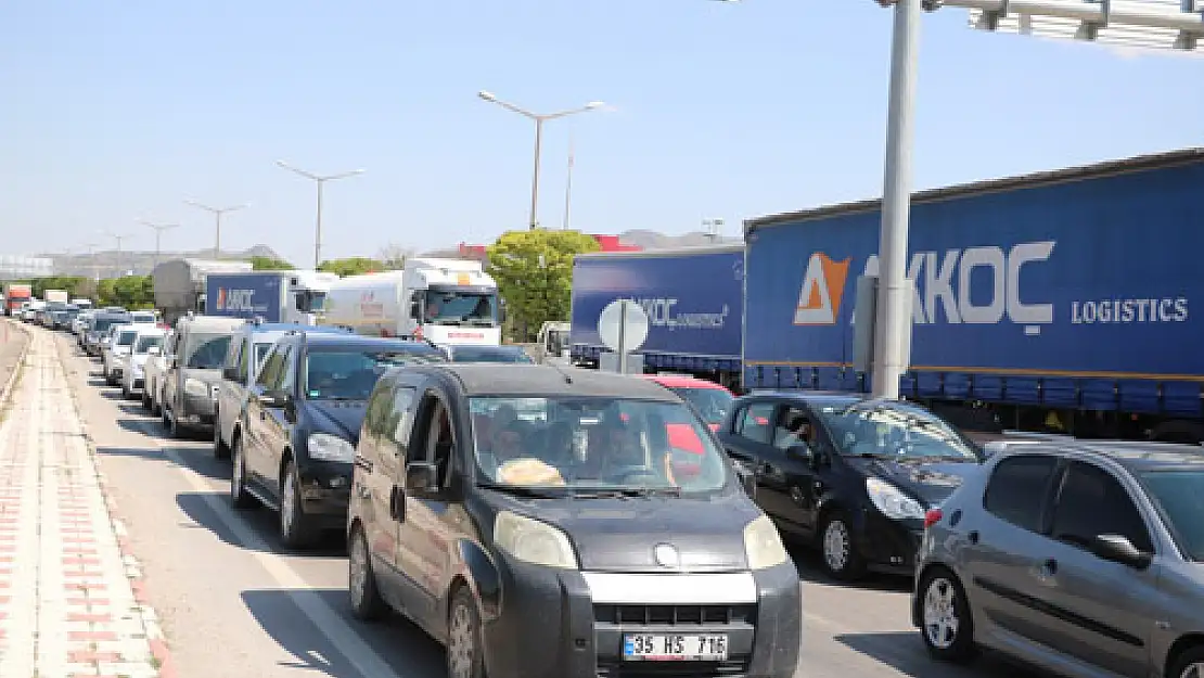 Afyon’da bayram trafiği yoğunluğu oluştu