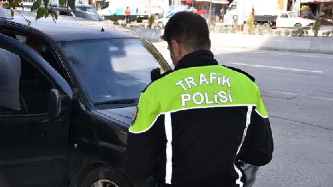 Afyon’da binlerce araç denetlendi, yüzlerce ceza yazıldı