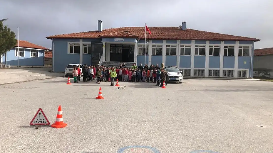 Afyon’da Çocuklara Güvenli Okul Yolu Projesi Eğitimi Verildi