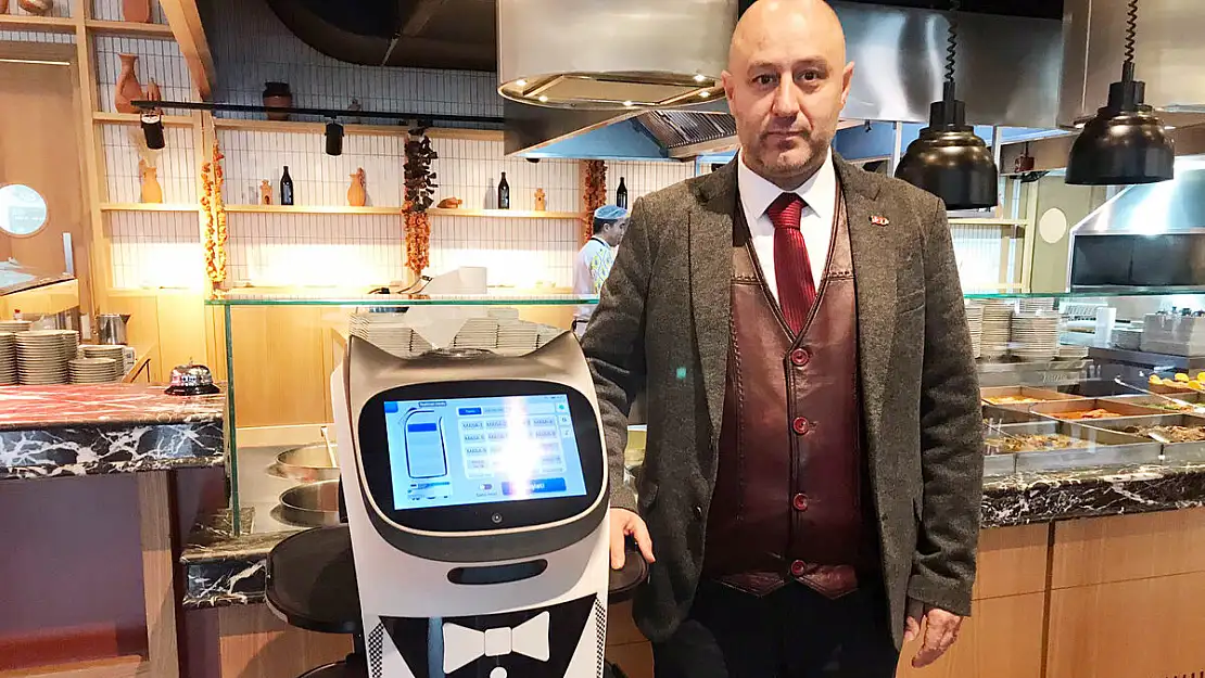 Afyon'da Keyani Gurme Restaurant’ta Garson Robot Hizmette