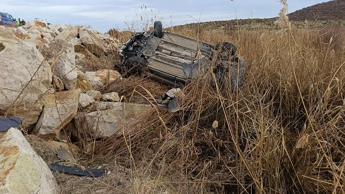 Afyon'da Kontrolden Çıkan Araba Takla Attı: Yaralılar Var