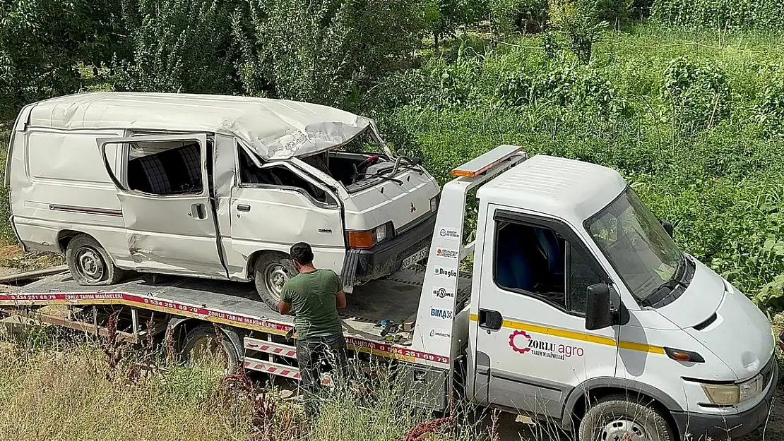 Afyon’da Minibüs Şarampole Uçtu: Çok Sayıda Yaralı Var