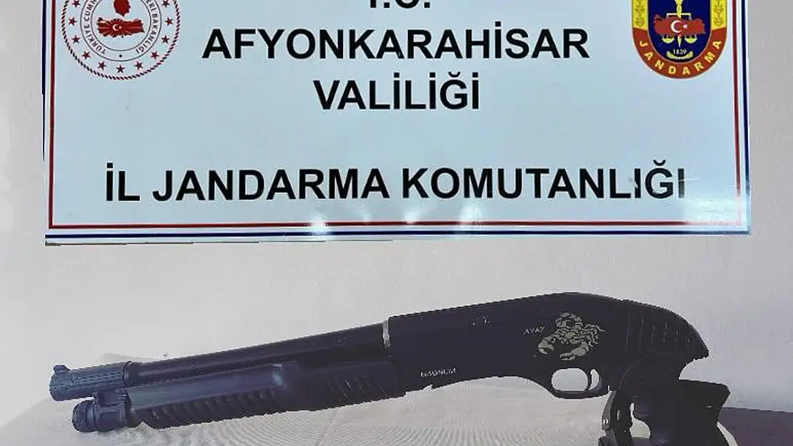 Afyon'da Muhtar Yakınının Tüfekli Sevinç Gösterisini Jandarma Affetmedi