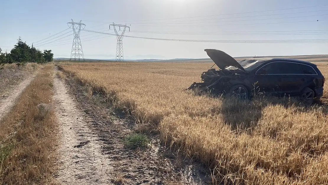 Afyon'da Otomobil Şarampole Devrildi: Yaralılar Var