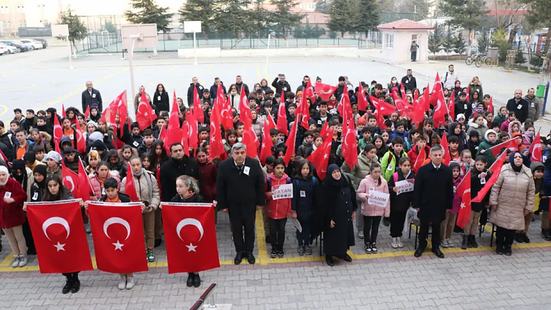 Afyon'da Tüm Öğrenciler Şehitlerimizi Minnetle Andı