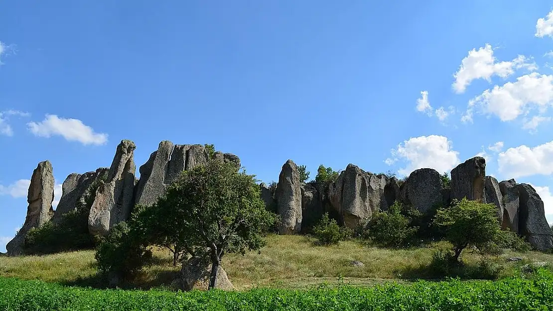 Afyon'daki Bu Tapınak Yaklaşık 2 Bin Yaşında!