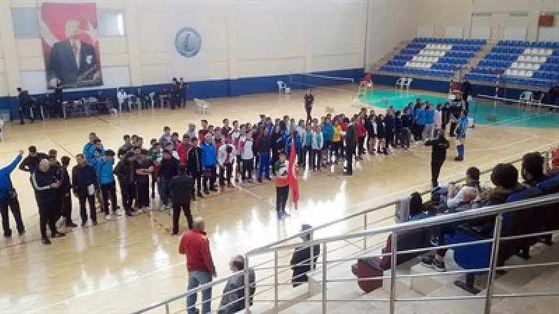 Afyonkarahisar Badmintoncu gençlere ev sahipliği yaptı