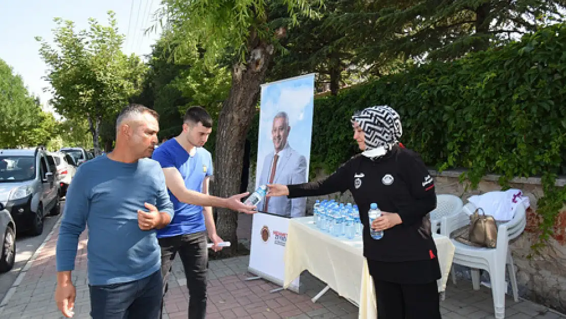 Afyonkarahisar Belediyesi, öğrencilerin yanında