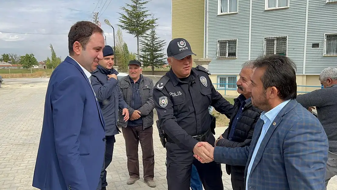 Afyonkarahisar Bolvadin Kaymakamı Taner Bolat, mahallelerdeki sorun ve talepleri çözmek için kamunun her zaman vatandaşı hizmetinde olduğunu ifade etti. Kaymakam Bolat, Kırkgöz ve Konak mahallesi muhtarlıklarını ziyaret ederek vatandaşlar ile bir araya ge