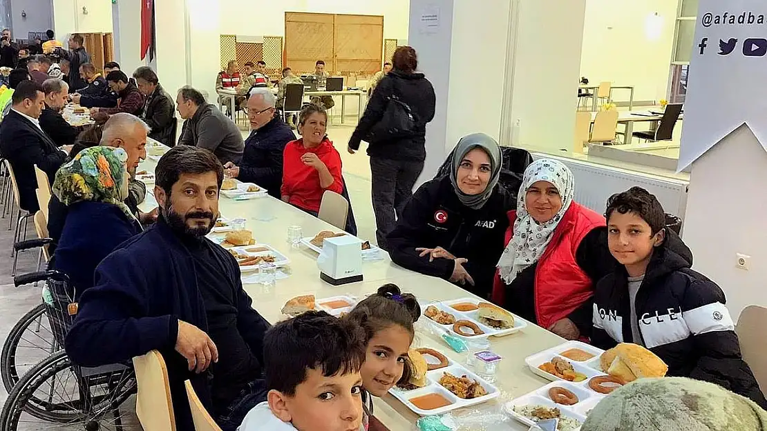 Afyonkarahisar deprem bölgesine adeta seferber oldu