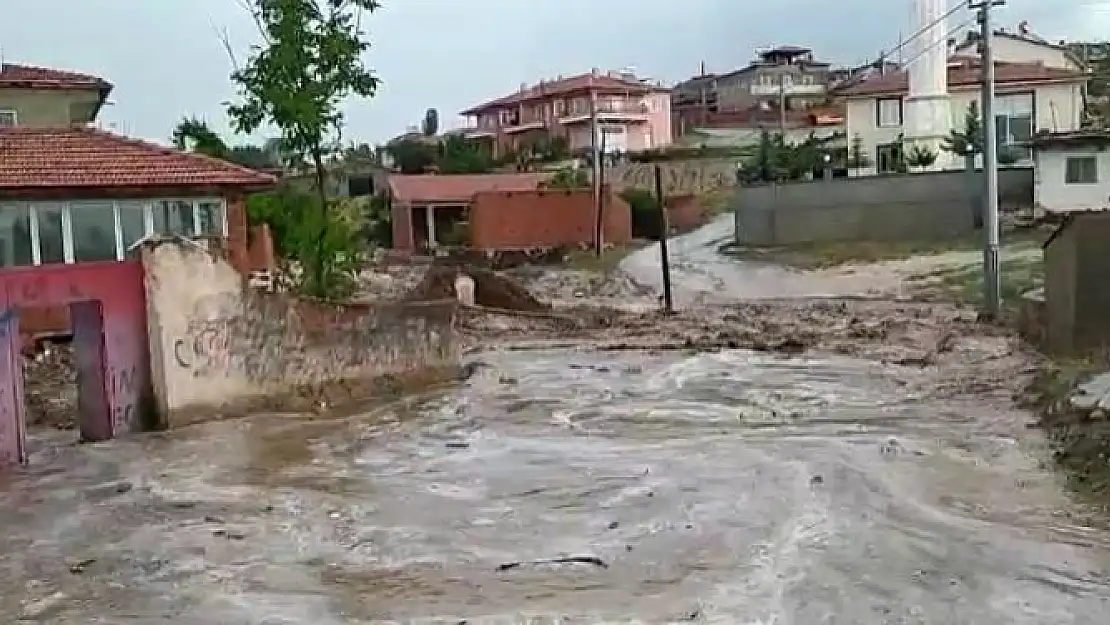 Afyonkarahisar'da bir köy sele teslim oldu