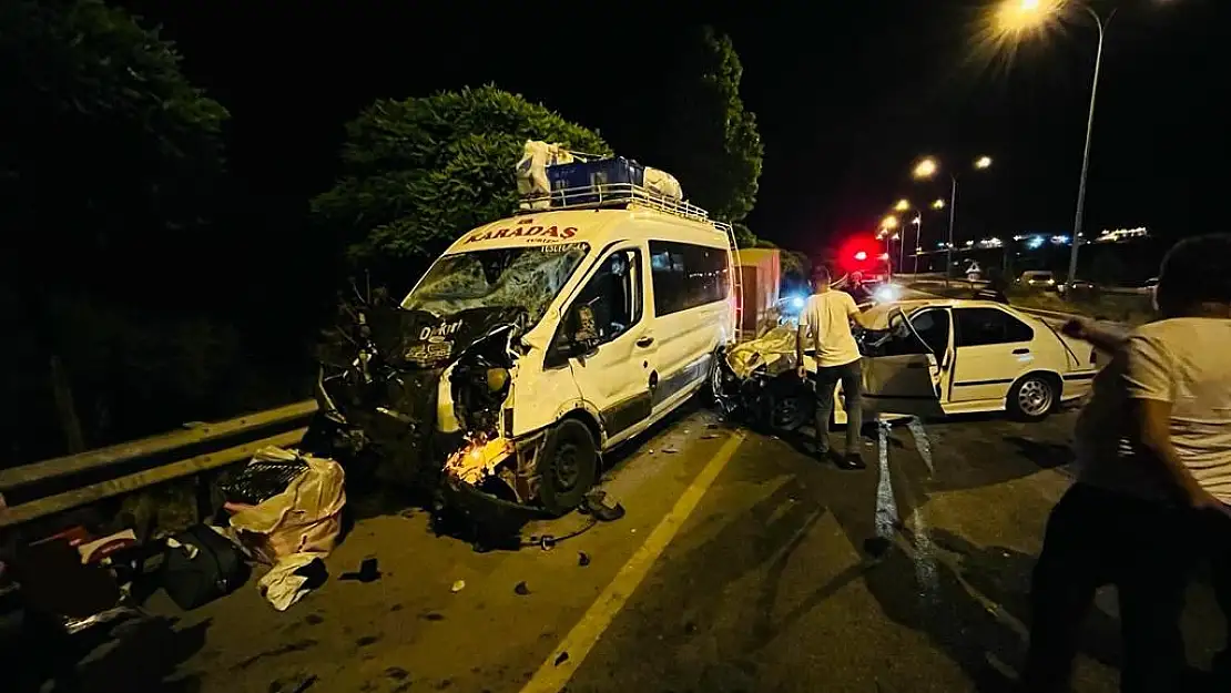 Afyonkarahisar’da feci kaza, 1 kişi öldü, 6 kişi yaralandı