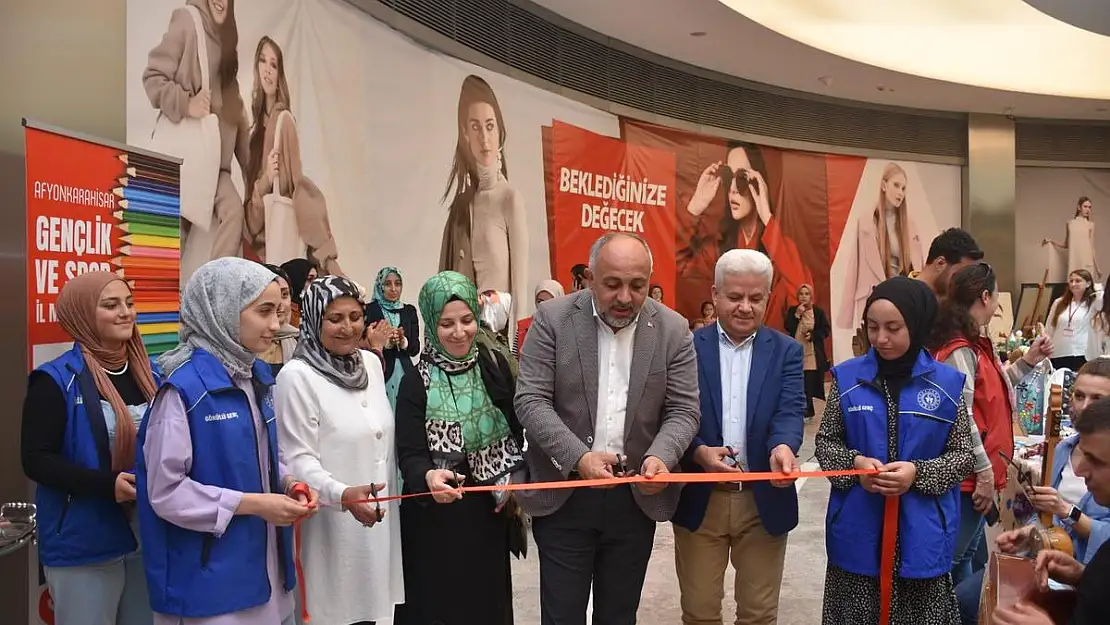 Afyonkarahisar'da 'Kültür Sanat Sokağı' sergisi açıldı