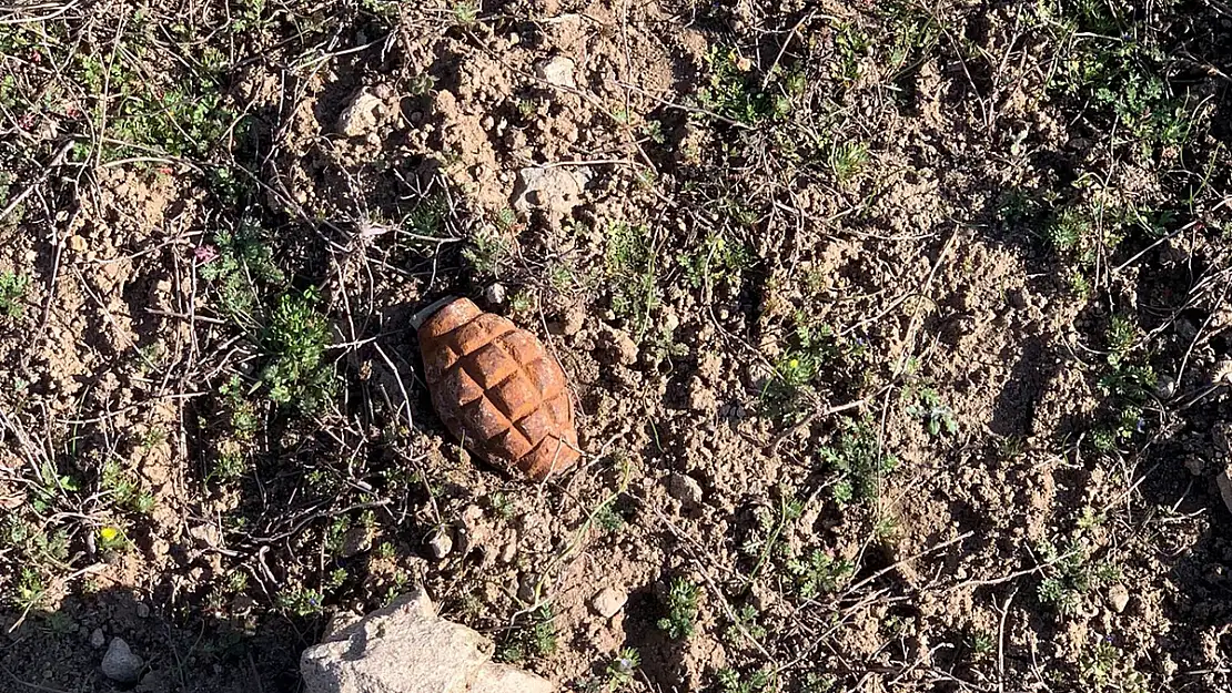 Afyonkarahisar'da Patlamamış El Bombası Bulundu