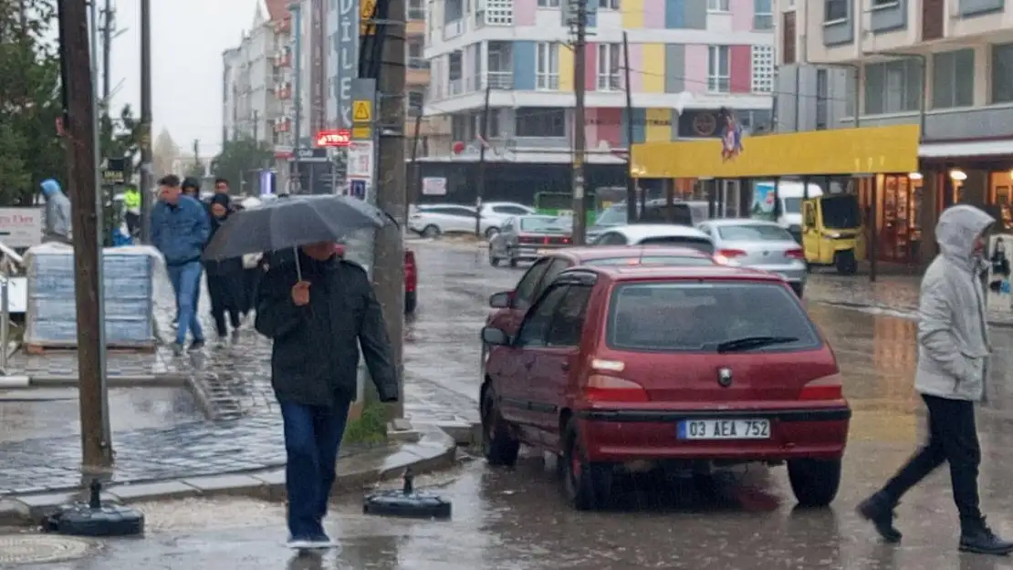 Afyonkarahisar'da Sağanak Yağış Etkili Oldu