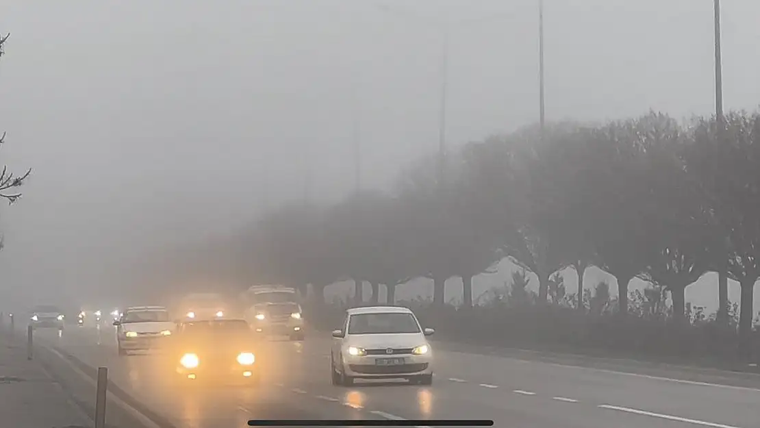 Afyonkarahisar'da sisli hava etkili oldu