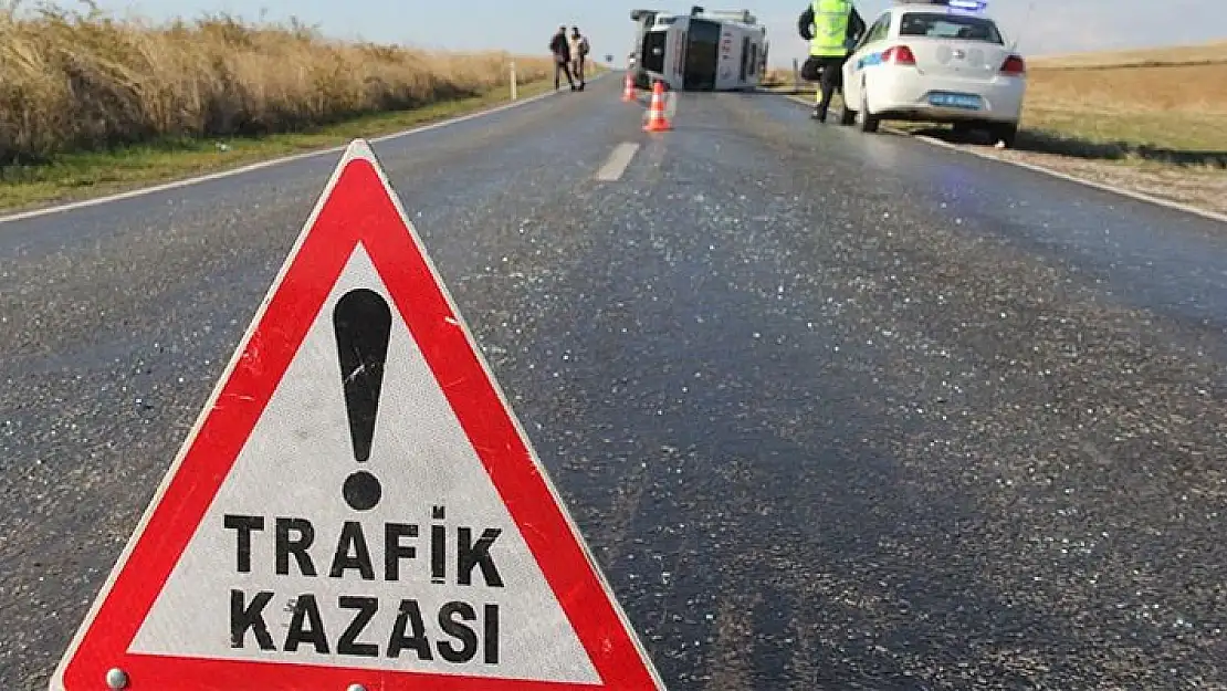 Afyonkarahisar'da trafik kazası, 3'ü çocuk 5 kişi yaralandı