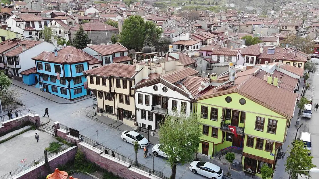 Afyonkarahisar’ın tarih kokan renkli konaklarına yoğun ilgi