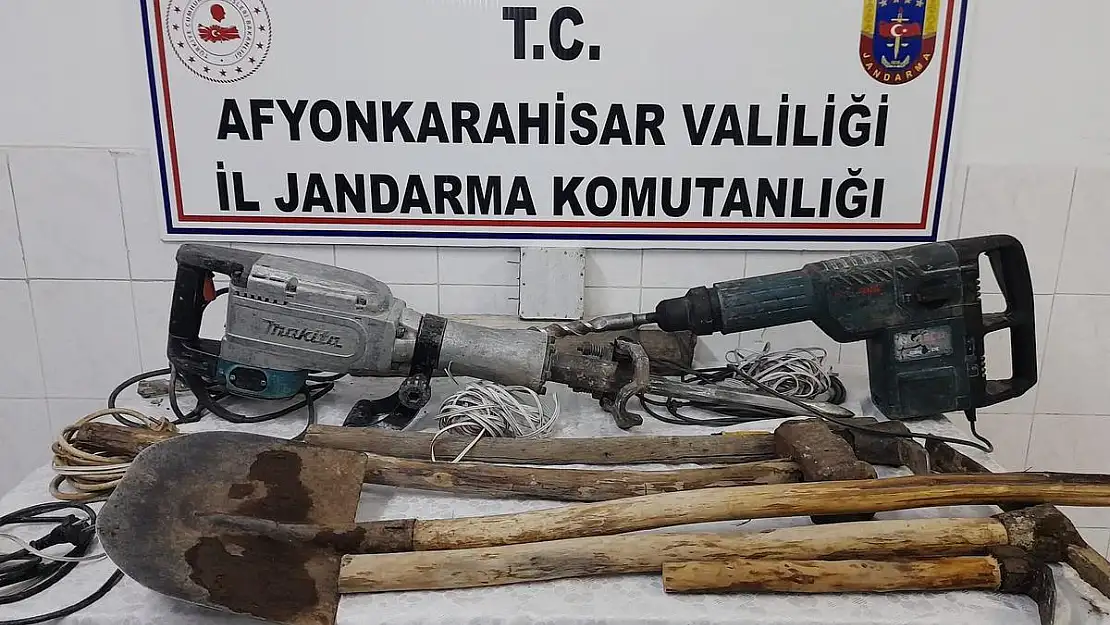 Afyon’un Bininler’inde defineciler yakalandı