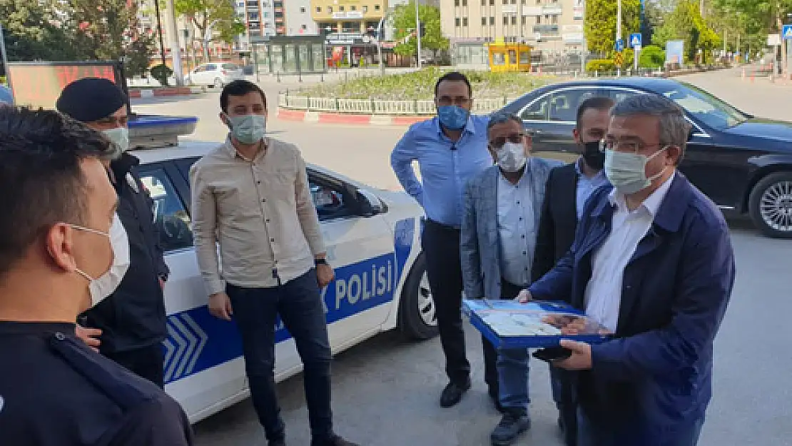 AK Parti polisleri unutmadı