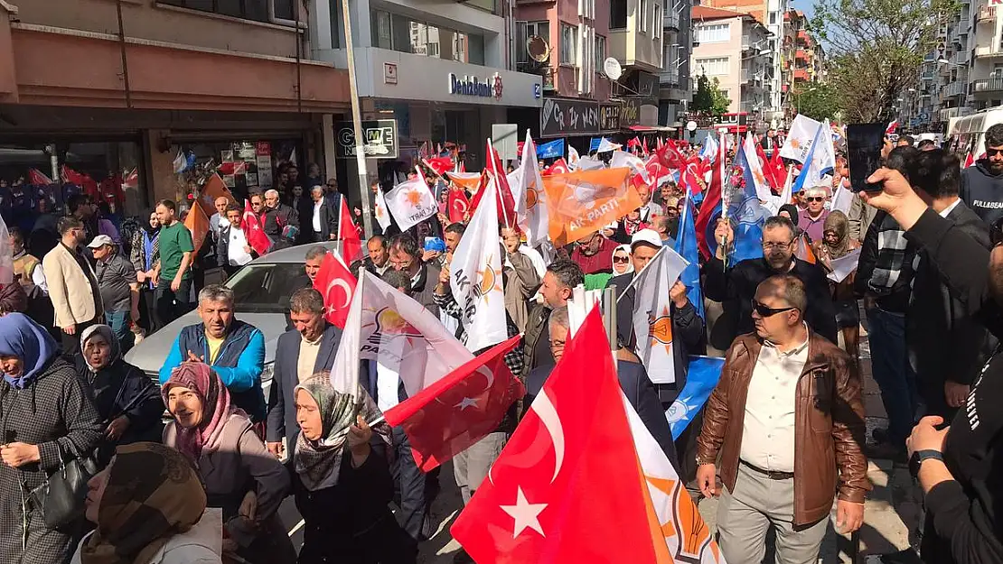 AK Parti'nin sevgi yürüyüşüne yoğun ilgi