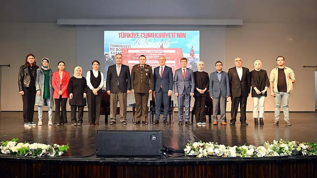 AKÜ'de Cumhuriyetin 100'ncü yılı konulu panel düzenlendi