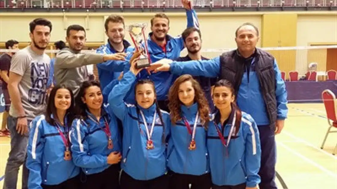 AKÜ'lü badmintoncular üçüncü oldu – Kocatepe Gazetesi